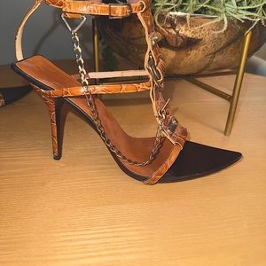 Gianmarco Lorenzi camel leather and chain high heels